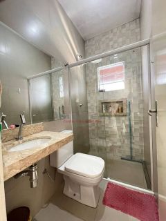 Linda casa com 2 quartos amplos.