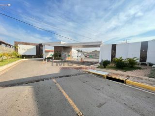Linda casa com 2 quartos amplos.