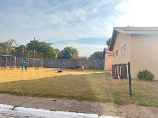 Linda casa com 2 quartos amplos.