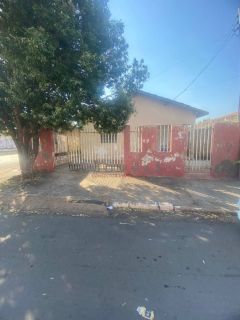 Ótima casa com 3 quartos.