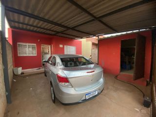 Ótima casa com 2 quartos.
