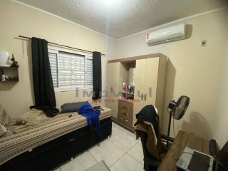 Ótima casa com 2 quartos.