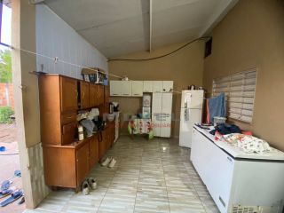 Ótima casa com 2 quartos.