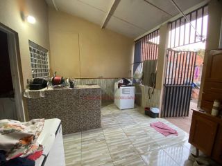 Ótima casa com 2 quartos.