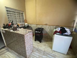 Ótima casa com 2 quartos.