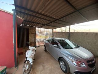 Ótima casa com 2 quartos.