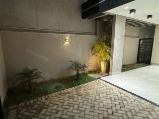 Belíssima Casa com 3 quartos.