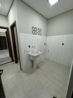 Belíssima Casa com 3 quartos.