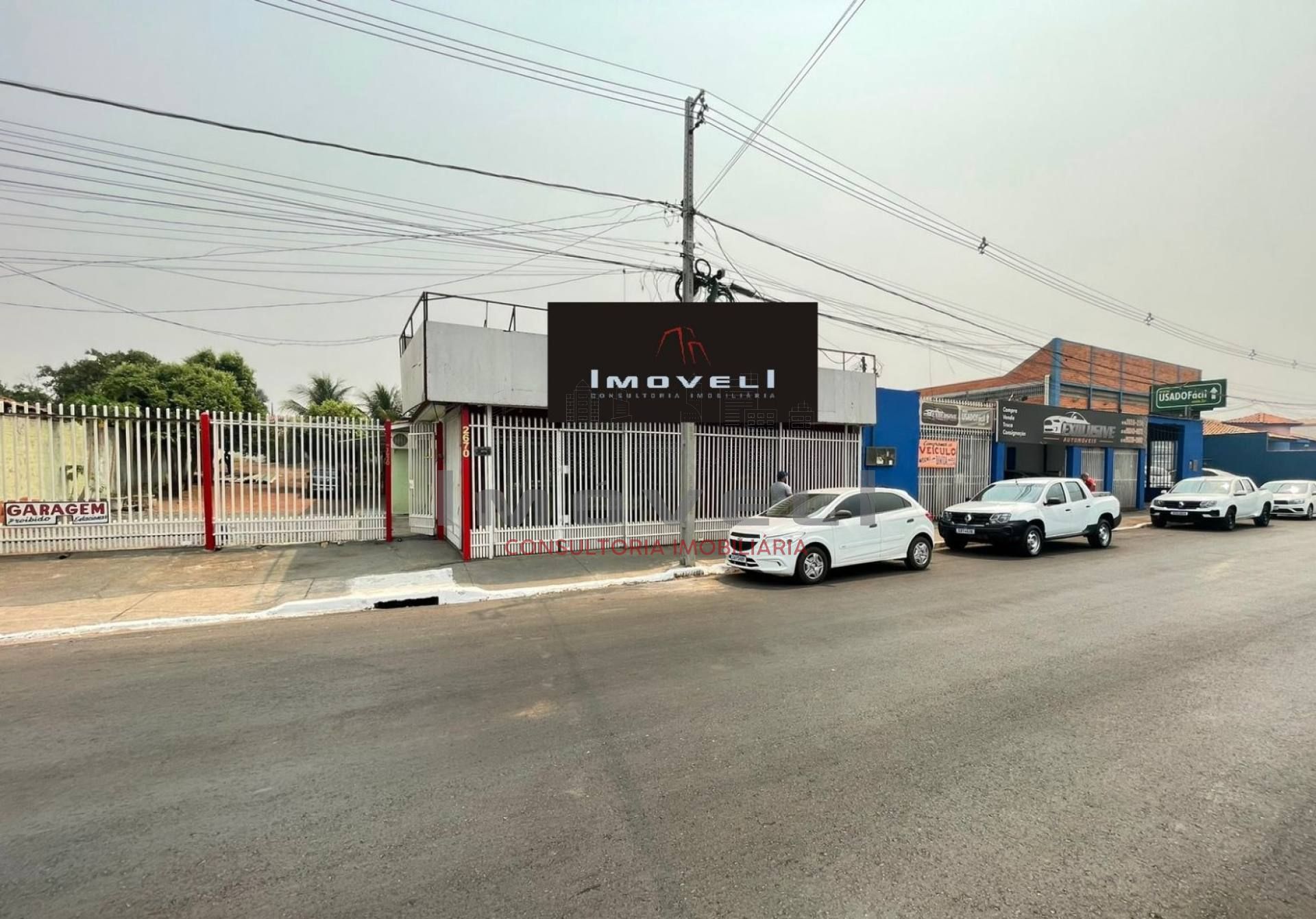 Ótima área comercial com sala comercial de frente pra Avenida Fillinto Müller e casa nos fundos.
