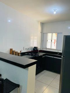 Linda casa com 2 quartos à venda !!!