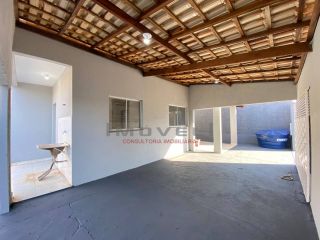 Bela casa com 2 quartos.