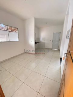 Bela casa com 2 quartos.