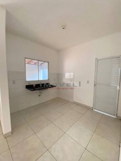Bela casa com 2 quartos.