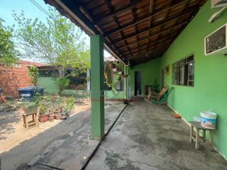 Uma casa de 4 quartos e 3 kitnet de 1 quarto à venda !!!