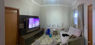 Bela casa com 2 quartos.