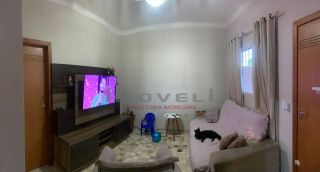 Bela casa com 2 quartos.