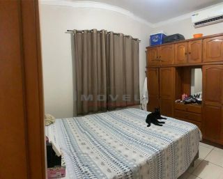 Bela casa com 2 quartos.
