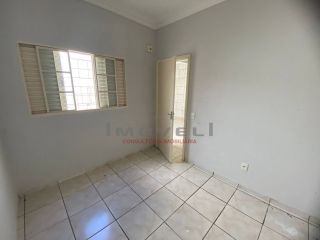 Casa Localizada a poucos metros da Av Alzira Santana