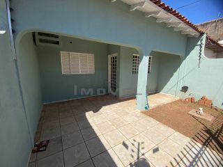 Casa Localizada a poucos metros da Av Alzira Santana