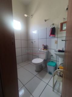 Casa com 2/4 sendo 1 suíte no bairro Santa Isabel