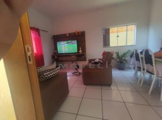 Casa com 2/4 sendo 1 suíte no bairro Santa Isabel