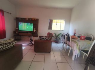 Casa com 2/4 sendo 1 suíte no bairro Santa Isabel