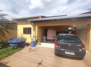 Casa com 2/4 sendo 1 suíte no bairro Santa Isabel