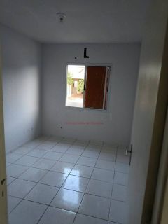 Casa com 2/4 no Condomínio Rubi em Vázrzea Grande