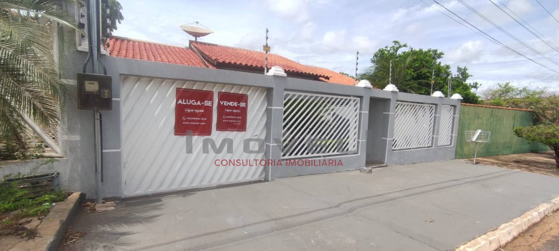Linda casa com Piscina localizada a poucos metros da Avenida julio Campos  !