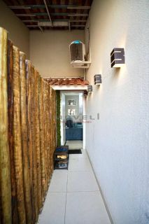 Casa com 3/4 no Condomínio Rubi - Porteira Fechada