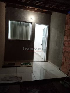 Casa Com 2/4 e Área de Serviço Coberta