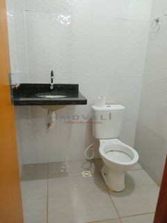Casa Com 2/4 e Área de Serviço Coberta