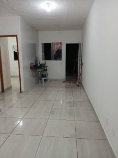 Casa Com 2/4 e Área de Serviço Coberta