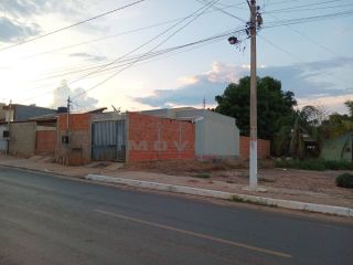 Casa Com 2/4 e Área de Serviço Coberta