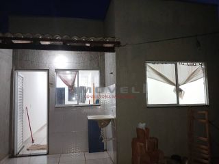 Casa Com 2/4 e Área de Serviço Coberta