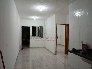 Casa Com 2/4 e Área de Serviço Coberta