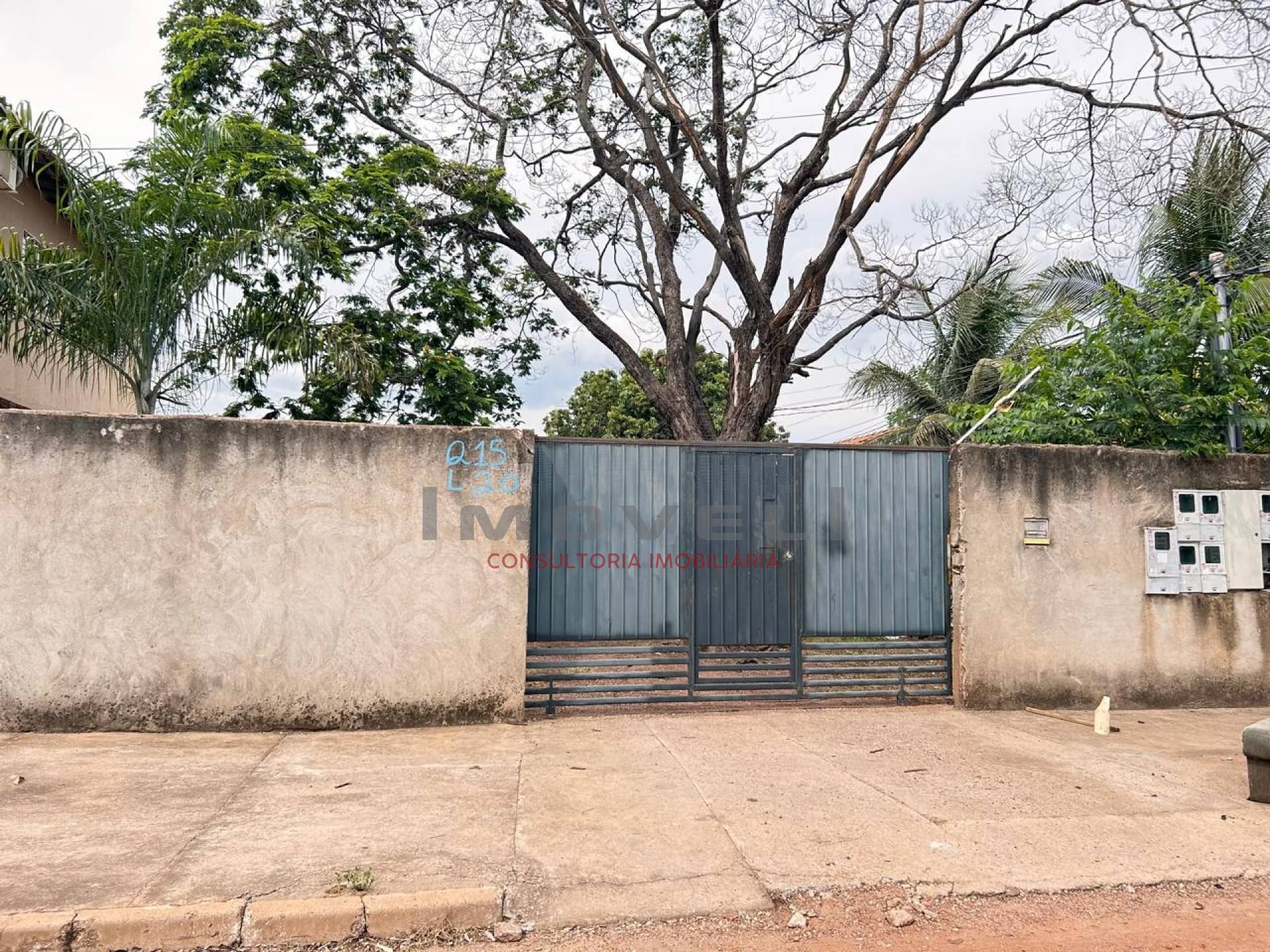 Amplo terreno com 8 kitnets em frente ao colegio Adventista !