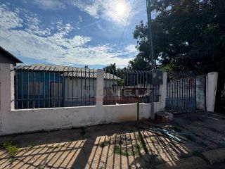 Casa Para Vender com 3 quartos no bairro Figueirinha em Várzea Grande