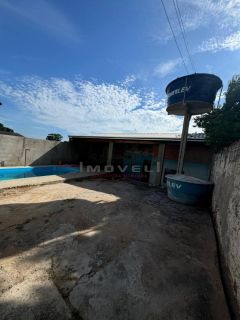 Casa Para Vender com 3 quartos no bairro Figueirinha em Várzea Grande