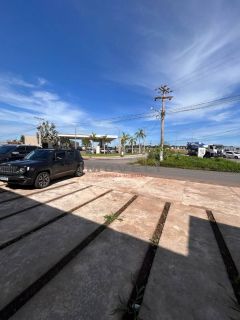 Barracão na Avenida Mário Andreazza