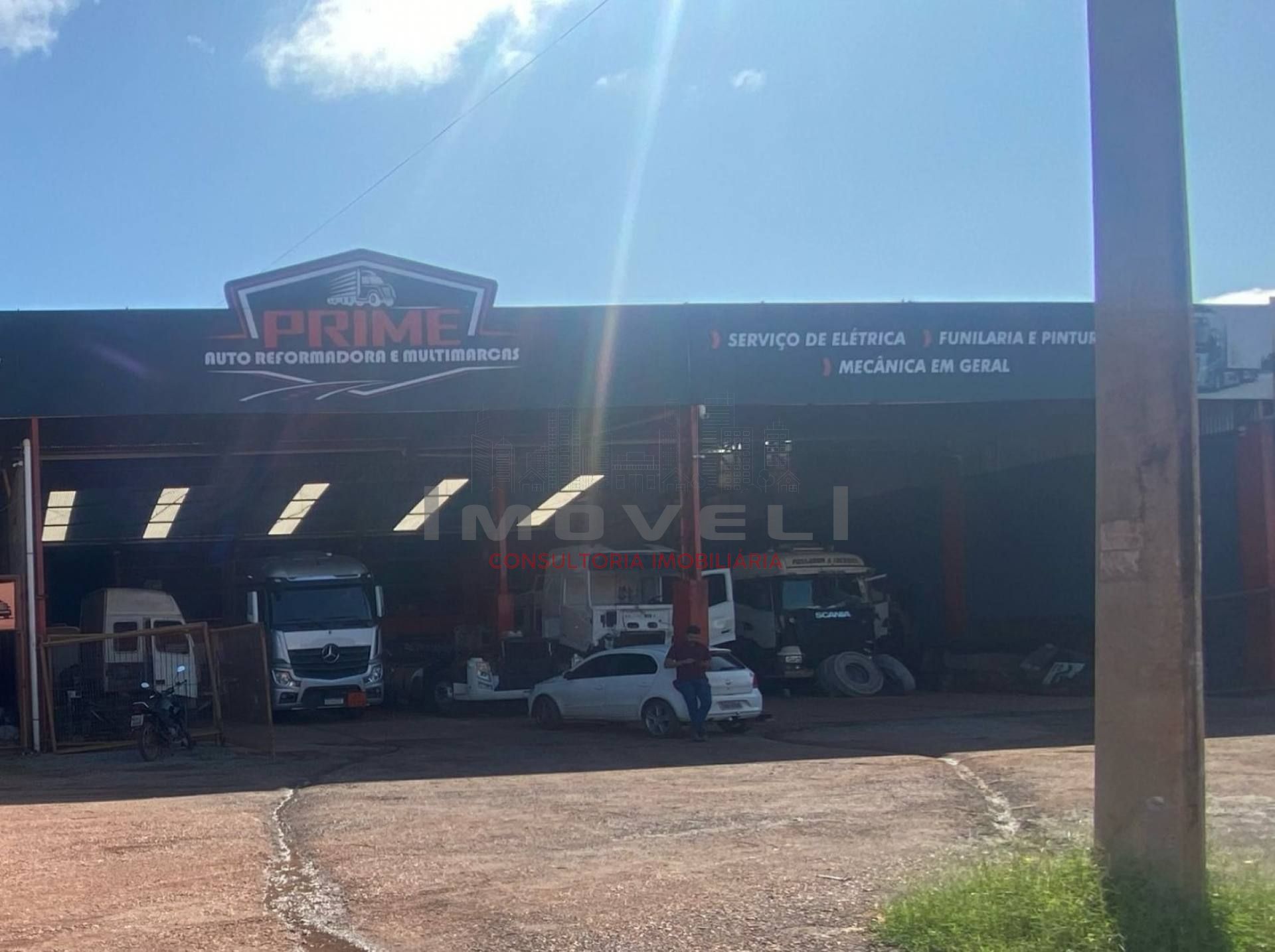 Barracão na Rodovia dos Imigrantes com Placa Solar