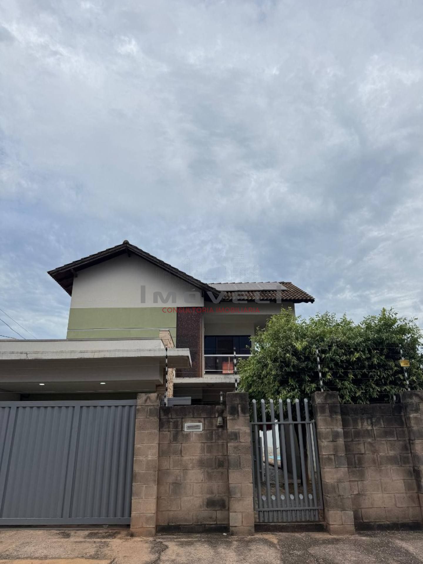 Sobrado com 3/4 sendo 1 suíte no Jardim dos Estados em Várzea Grande