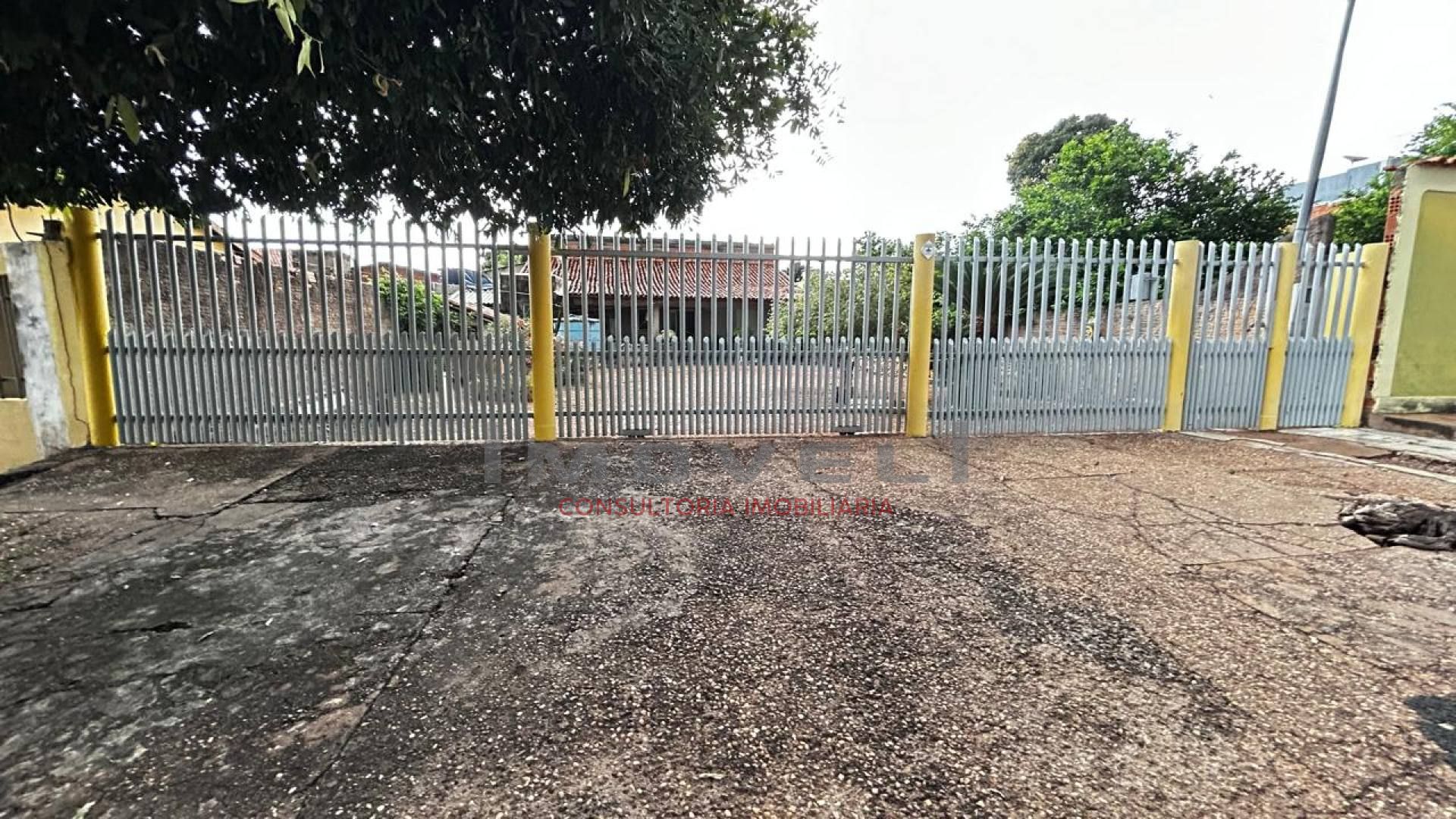 Ampla, arejada e com duas frentes! Casa à venda no Jardim Glória