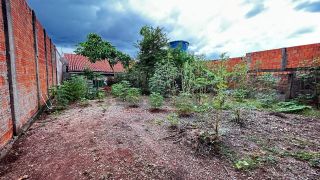 Ampla, arejada e com duas frentes! Casa à venda no Jardim Glória