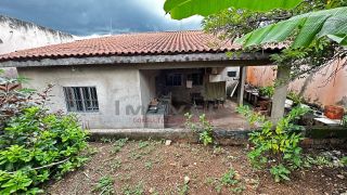 Ampla, arejada e com duas frentes! Casa à venda no Jardim Glória