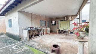Ampla, arejada e com duas frentes! Casa à venda no Jardim Glória