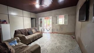 Ampla, arejada e com duas frentes! Casa à venda no Jardim Glória