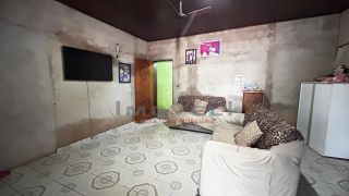 Ampla, arejada e com duas frentes! Casa à venda no Jardim Glória