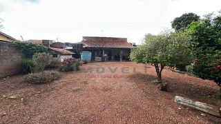 Ampla, arejada e com duas frentes! Casa à venda no Jardim Glória