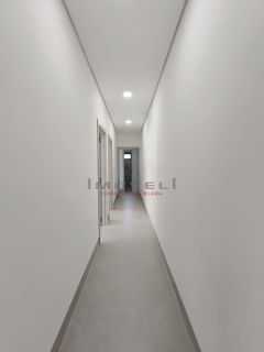 CASA EM CUIABA PARQUE ORAHA   Terreno 6x30=180 Área Construída 99,75  Porcelanato Incepa Piso 90x90 Parede WC 90x90 Parede Coz/Lav 60x1,20  Esquadrias em alumínio preto com alizar.  Portas de madeira  Metais Rainha    Casa Unifamiliar  03 Qtos sendo 1 Sui